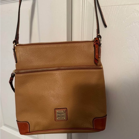 NWOT Dooney and Burke Pebble Leather Double zip crossbody - Picture 2 of 3